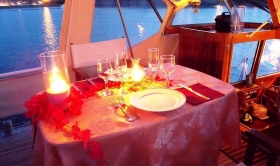 .. Cenas y Fiestas a bordo del barco... - Jolly Roger Adventure